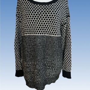 American Eagle Outfitters Black and White Knit Sweater Size s